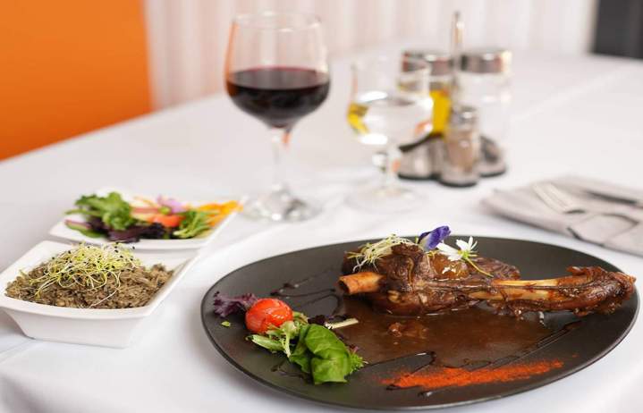 Repas servi à table Martinique